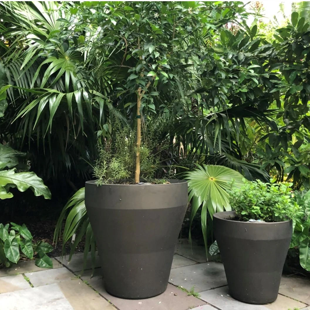 Crescent Garden Self-Watering Rim Planter - Image 4